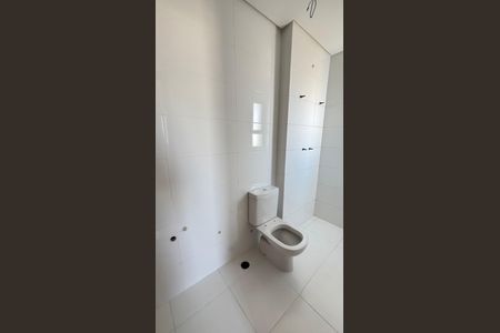 Apartamento à venda com 64m², 2 quartos e 2 vagas Apartamento à venda com 64m², 2 quartos e 2 vagasBanheiro da Suíte