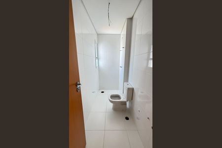 Apartamento à venda com 64m², 2 quartos e 2 vagas Apartamento à venda com 64m², 2 quartos e 2 vagasBanheiro