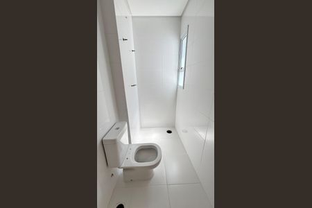 Apartamento à venda com 64m², 2 quartos e 2 vagas Apartamento à venda com 64m², 2 quartos e 2 vagasBanheiro da Suíte