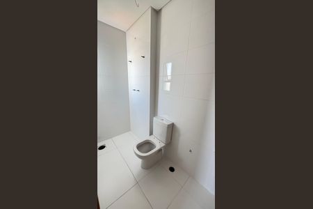 Apartamento à venda com 64m², 2 quartos e 2 vagas Apartamento à venda com 64m², 2 quartos e 2 vagasBanheiro da Suíte