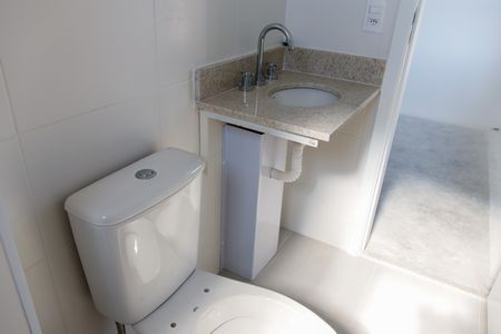 Apartamento à venda com 64m², 2 quartos e 2 vagas Apartamento à venda com 64m², 2 quartos e 2 vagasBanheiro da Suíte 2