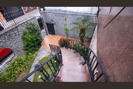 Casa à venda com 178m², 3 quartos e 4 vagasEscadas da Varanda