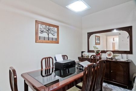 Casa à venda com 154m², 3 quartos e 2 vagas Casa à venda com 154m², 3 quartos e 2 vagasCopa