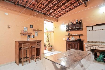 Casa à venda com 154m², 3 quartos e 2 vagas Casa à venda com 154m², 3 quartos e 2 vagasÁrea externa