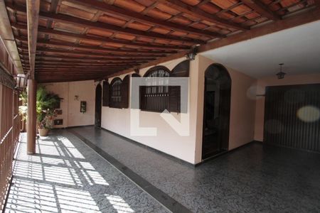 Casa à venda com 285m², 4 quartos e 3 vagasEntrada