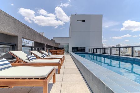 Studio à venda com 32m², 1 quarto e 1 vaga Studio à venda com 32m², 1 quarto e 1 vagaPiscina