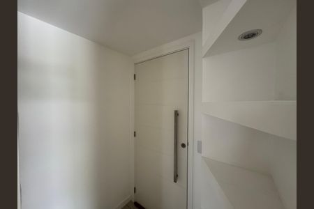 Apartamento à venda com 174m², 4 quartos e 2 vagas Apartamento à venda com 174m², 4 quartos e 2 vagasSuíte 1 - Closet