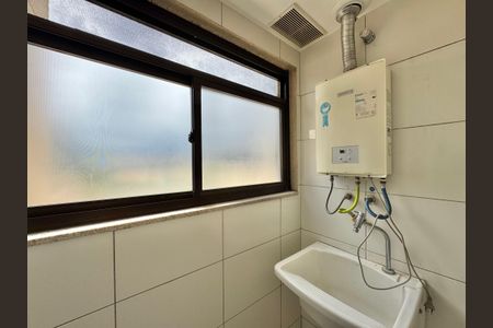 Apartamento à venda com 174m², 4 quartos e 2 vagas Apartamento à venda com 174m², 4 quartos e 2 vagasCozinha e Área de Serviço