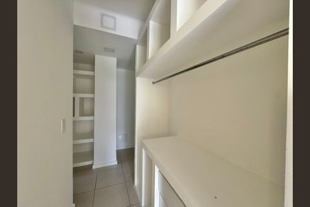 Apartamento à venda com 174m², 4 quartos e 2 vagas Apartamento à venda com 174m², 4 quartos e 2 vagasSuíte 1 - Closet