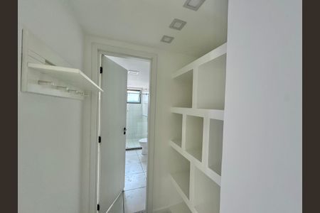 Apartamento à venda com 174m², 4 quartos e 2 vagas Apartamento à venda com 174m², 4 quartos e 2 vagasSuíte 1 - Closet