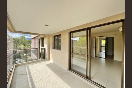 Apartamento à venda com 174m², 4 quartos e 2 vagas Apartamento à venda com 174m², 4 quartos e 2 vagasSuíte 1 - Varanda