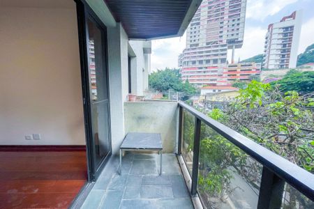 Apartamento à venda com 90m², 3 quartos e 2 vagas Apartamento à venda com 90m², 3 quartos e 2 vagasVaranda