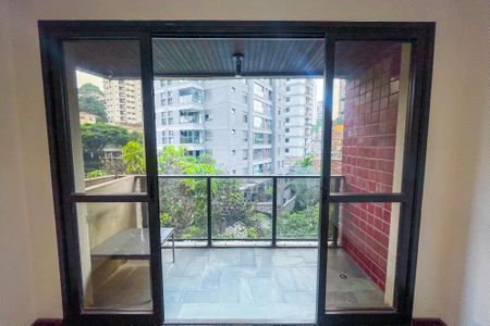 Apartamento à venda com 90m², 3 quartos e 2 vagas Apartamento à venda com 90m², 3 quartos e 2 vagasVaranda