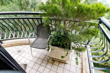 Apartamento à venda com 160m², 4 quartos e 3 vagasVaranda - Suíte 1