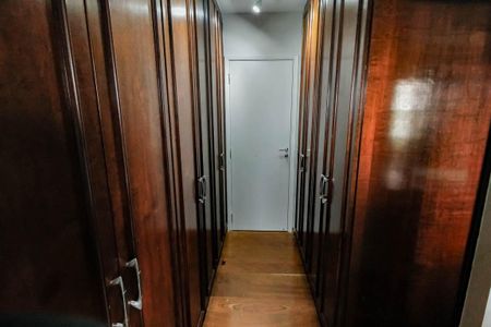 Apartamento à venda com 160m², 4 quartos e 3 vagasCloset da suíte 1