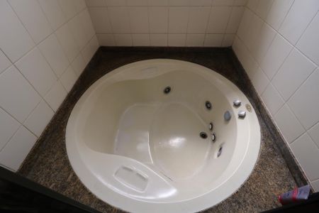 Apartamento à venda com 200m², 4 quartos e 3 vagasBanheiro da Suíte 2