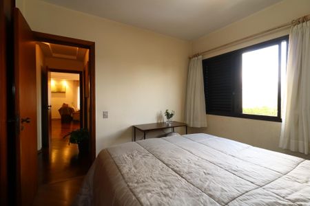Apartamento à venda com 200m², 4 quartos e 3 vagasQuarto 2
