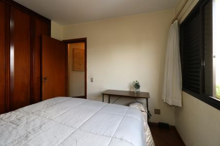 Apartamento à venda com 200m², 4 quartos e 3 vagasQuarto 2