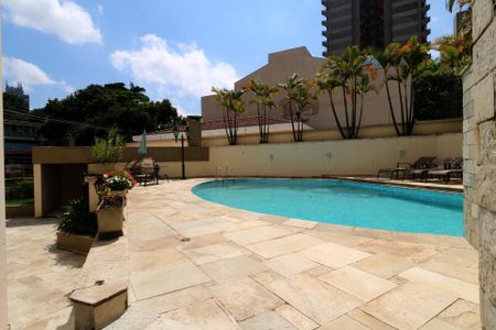 Apartamento à venda com 200m², 4 quartos e 3 vagasÁrea Comum - Piscina