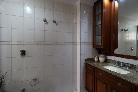 Apartamento à venda com 200m², 4 quartos e 3 vagasBanheiro da Suíte 2