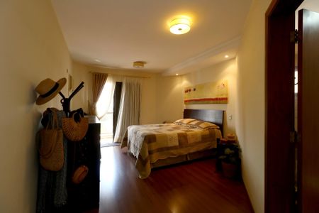 Apartamento à venda com 200m², 4 quartos e 3 vagasSuíte 2