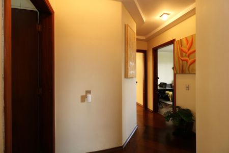 Apartamento à venda com 200m², 4 quartos e 3 vagasCorredor