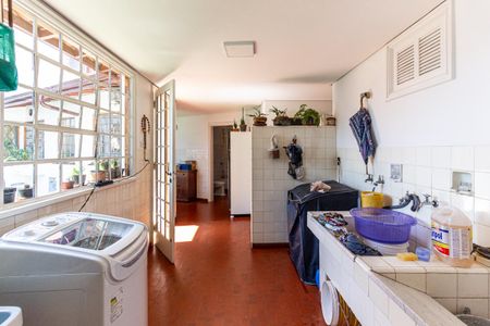 Casa à venda com 475m², 6 quartos e 8 vagas Casa à venda com 475m², 6 quartos e 8 vagasÁrea de Serviço