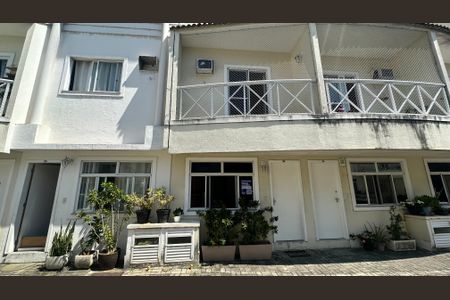 Casa de condomínio à venda com 116m², 3 quartos e 1 vaga Casa de condomínio à venda com 116m², 3 quartos e 1 vagaFachada