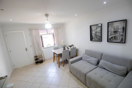 Casa de condomínio à venda com 116m², 3 quartos e 1 vaga Casa de condomínio à venda com 116m², 3 quartos e 1 vagaSala