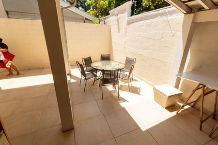Casa de condomínio à venda com 90m², 3 quartos e 2 vagas Casa de condomínio à venda com 90m², 3 quartos e 2 vagasÁREA DE SERVIÇO