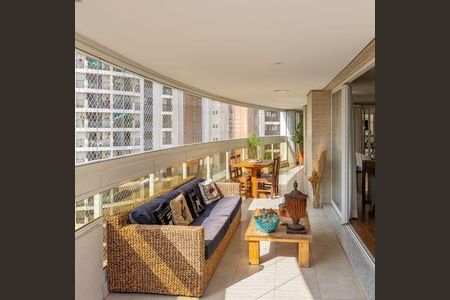 Apartamento à venda com 366m², 3 quartos e 6 vagas