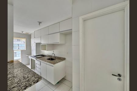 Apartamento à venda com 211m², 3 quartos e 2 vagas Apartamento à venda com 211m², 3 quartos e 2 vagasCozinha e Área de Serviço
