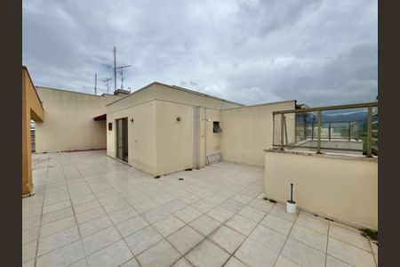 Apartamento à venda com 211m², 3 quartos e 2 vagas Apartamento à venda com 211m², 3 quartos e 2 vagasTerraço