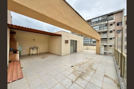 Apartamento à venda com 211m², 3 quartos e 2 vagas Apartamento à venda com 211m², 3 quartos e 2 vagasTerraço