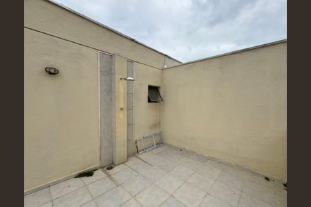 Apartamento à venda com 211m², 3 quartos e 2 vagas Apartamento à venda com 211m², 3 quartos e 2 vagasTerraço