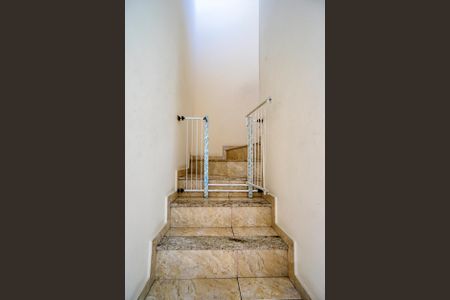 Casa de condomínio à venda com 115m², 3 quartos e 1 vaga Casa de condomínio à venda com 115m², 3 quartos e 1 vagaEscada