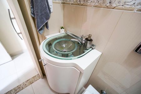 Casa de condomínio à venda com 115m², 3 quartos e 1 vaga Casa de condomínio à venda com 115m², 3 quartos e 1 vagaBanheiro social