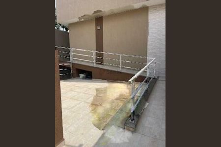 Casa à venda com 107m², 3 quartos e 1 vaga