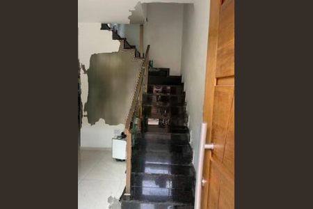 Casa à venda com 107m², 3 quartos e 1 vaga