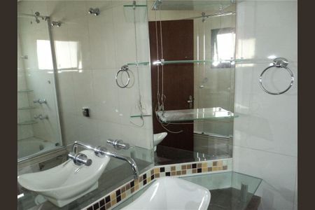 Casa à venda com 233m², 3 quartos e 6 vagas