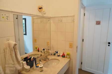 Casa à venda com 320m², 3 quartos e 2 vagasBanheiro do Quarto 1