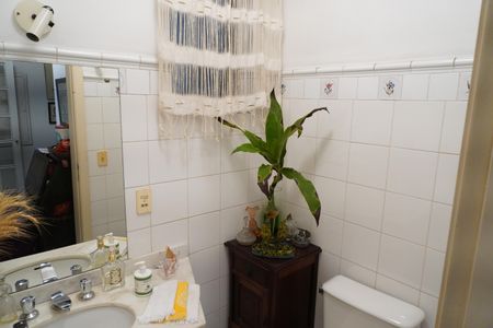 Casa à venda com 320m², 3 quartos e 2 vagasBanheiro do Quarto 1