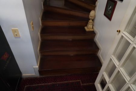 Casa à venda com 320m², 3 quartos e 2 vagasEscada