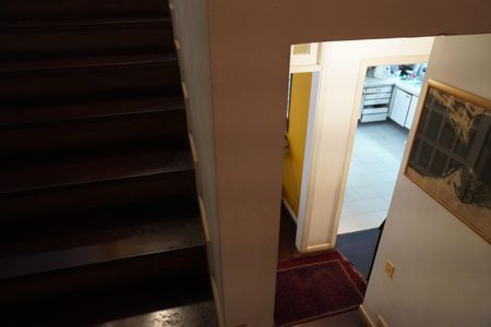 Casa à venda com 320m², 3 quartos e 2 vagasEscada