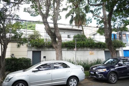 Casa à venda com 320m², 3 quartos e 2 vagasFachada