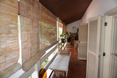 Casa à venda com 320m², 3 quartos e 2 vagasQuarto 2 - Varanda