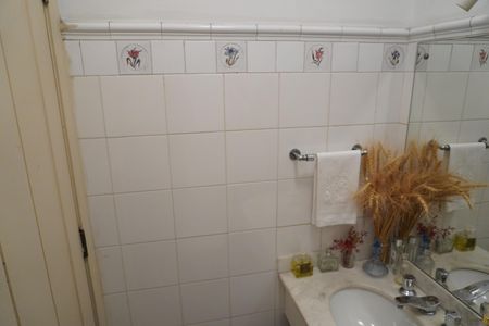 Casa à venda com 320m², 3 quartos e 2 vagasBanheiro do Quarto 1