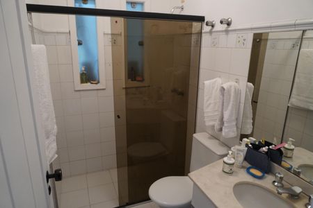 Casa à venda com 320m², 3 quartos e 2 vagasBanheiro do Quarto 1
