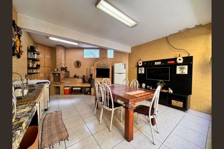 Casa à venda com 238m², 3 quartos e 3 vagasÁrea gourmet 