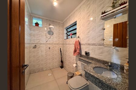 Casa à venda com 238m², 3 quartos e 3 vagasBanheiro 2